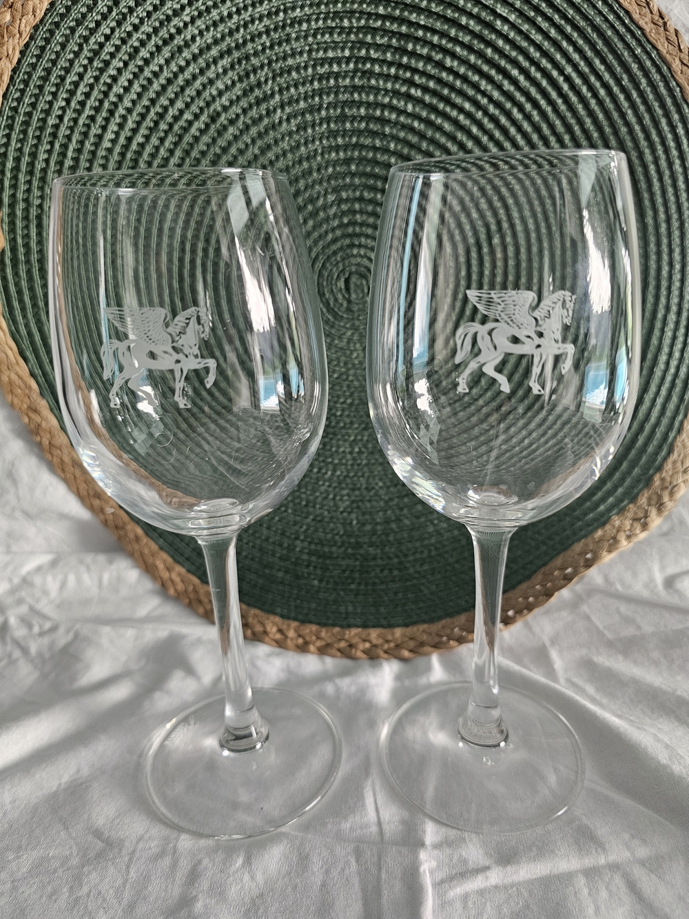 Libbey Masters Reserve Pegasus Etched Crystal Wine Glasses Set of 2 Clear